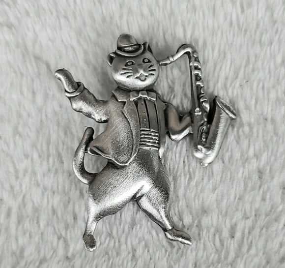 Jonette Jewelry Jewelry - VINTAGE JJ Cat Playing Sax Pin